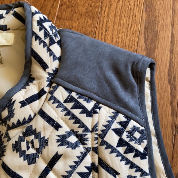 Quilted Aztec Vest - Picture 5 of 7